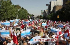 الإيرانيون يتظاهرون تضامنا مع الشعب البحريني