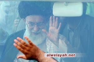 وسط استقبال جماهيري قائد الثورة الإسلامية يصل إلى قم المقدسة