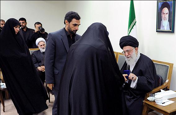 الإمام الخامنئي: إيران حققت نجاحات باهرة في مواجهة الاستكبار وشبكاته المعقدة