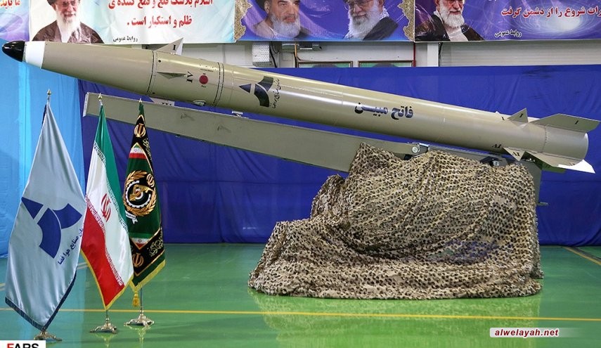 إيران تزيح الستار عن صاروخ ذكي بالغ الدقة 