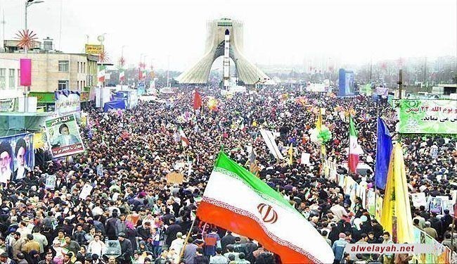 بمناسبة يوم مقارعة الإستكبار؛ مسيرات جماهيرية ضخمة في أنحاء إيران وأمام "وكر التجسس الأمريكي" بطهران