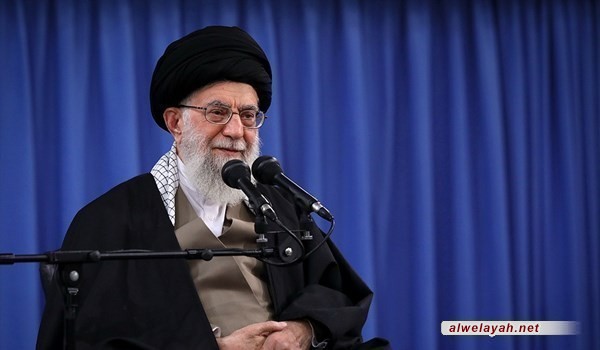 قائد الثورة الإسلامية يعرب عن تمنياته بشفاء لاريجاني