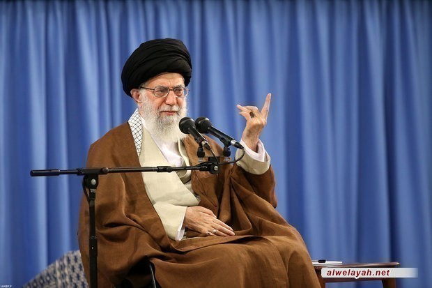 الإمام الخامنئي: السبيل لمواجهة أعداء الثورة الإسلامية مواصلة طريق الشهداء