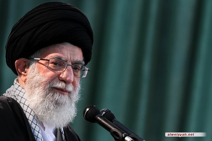 قائد الثورة الإسلامية يبعث برقية إلی آية الله السيستاني