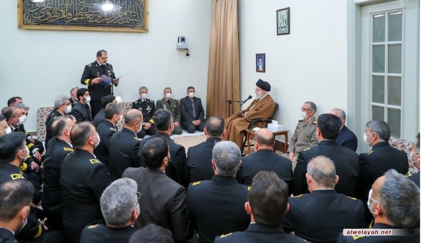 قائد الثورة الإسلامية: التقدم الذي حققته القوة البحرية لافت ومدهش