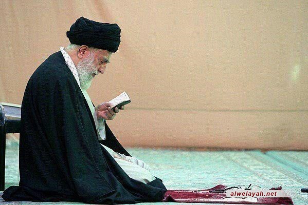 زيارة قائد الثورة الإسلامية لمسجد جمكران