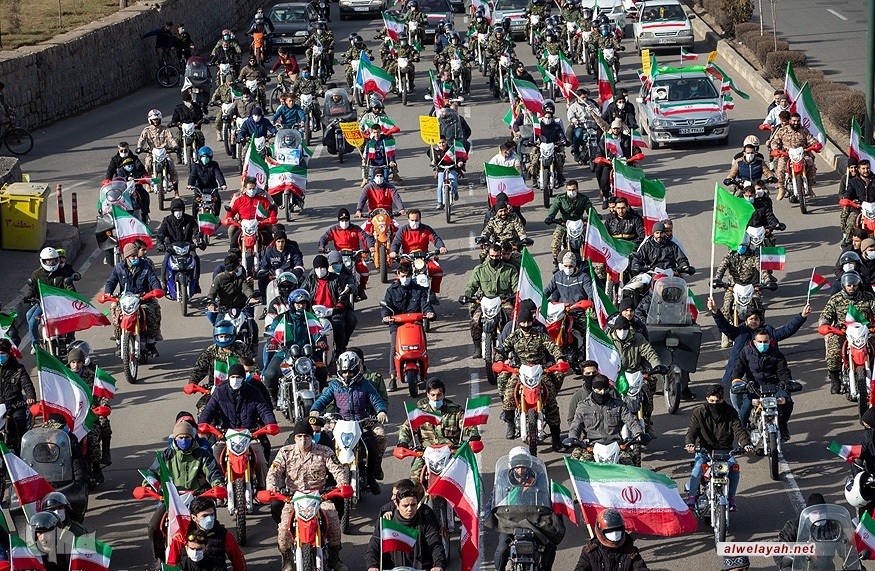 ملايين الإيرانيين يحيون ذكرى انتصار الثورة الإسلامية