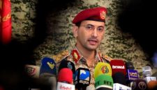العميد سريع: القوات المسلحة اليمنية تستهدف سفينة صهيونية ومدمرة أميركية في البحر الأحمر
