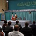 قائد الثورة الإسلامية: يجب تسخير الطاقات وتوظيف الفن لنقل تضحيات الشهداء إلى الأجيال المستقبلية