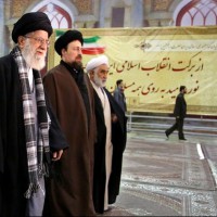 قائد الثورة الإسلامية يزور مرقد الإمام الخميني (ره)