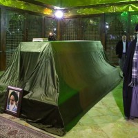 قائد الثورة الإسلامية يزور مرقد الإمام الخميني (ره)