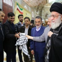 قائد الثورة الإسلامية يزور مرقد الإمام الخميني (ره)