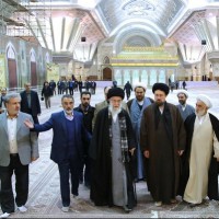 قائد الثورة الإسلامية يزور مرقد الإمام الخميني (ره)