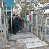 قائد الثورة الإسلامية يزور مرقد الإمام الخميني (ره)