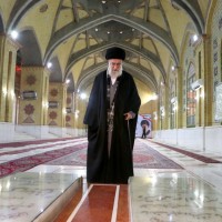 قائد الثورة الإسلامية يزور مرقد الإمام الخميني (ره)