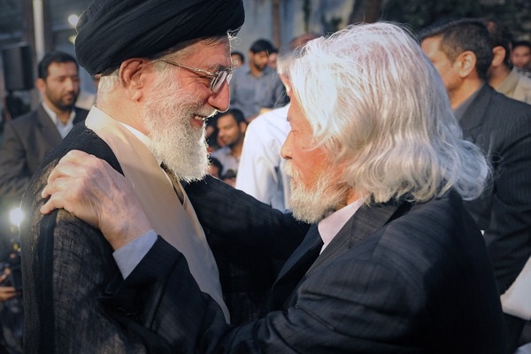 ما الذي قاله قائد الثورة الإسلامية بحق الشاعر حميد سبزواري؟