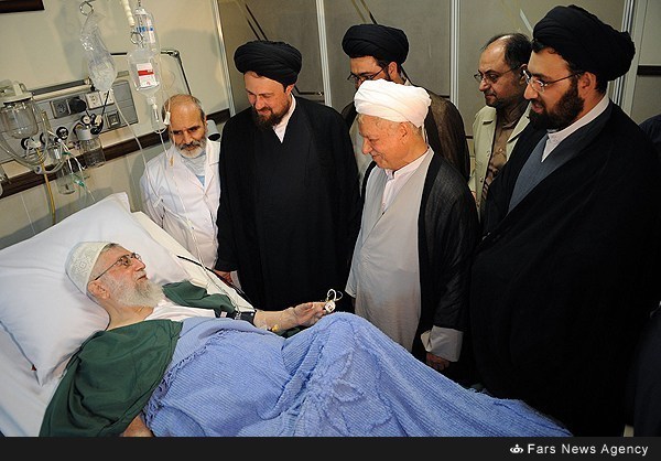 تقرير مصور: مسؤولون في الجمهورية الإسلامية يعودون قائد الثورة الإسلامية