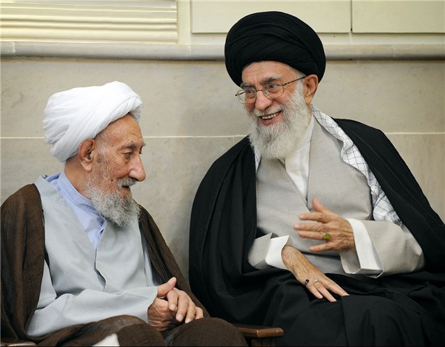 قائد الثورة الإسلامية يعزي بوفاة آية الله أنصاري شيرازي