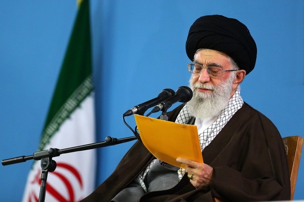 قائد الثورة الإسلامية يوافق على عفو وتخفيف عقوبة مجموعة من السجناء