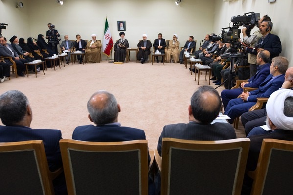 قائد الثورة الإسلامية یثمّن جهود الفریق النووي الصادقة والدؤوبة