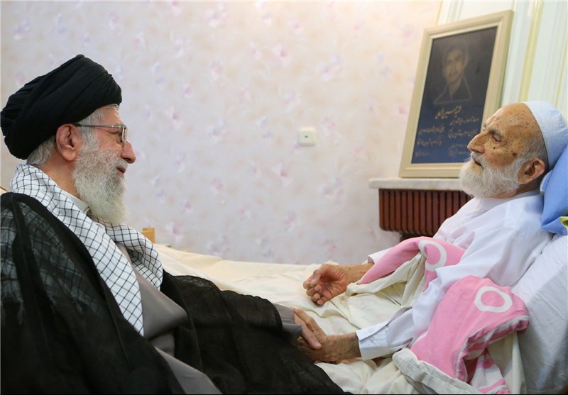 الإمام الخامنئي يعزي بوفاة آية الله خزعلي