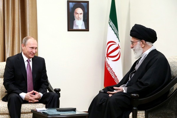 ولايتي يعتبر اجتماع بوتين وقائد الثورة الإسلامية أهم لقاء في تاريخ السياسة الخارجية الإيرانية