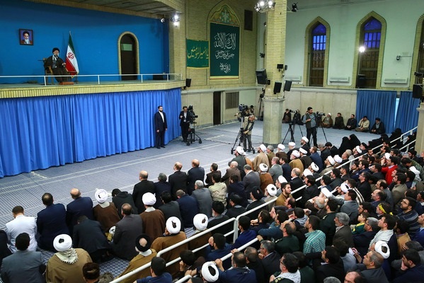 الإمام الخامنئي: العدو يحاول التأثير على الانتخابات القادمة