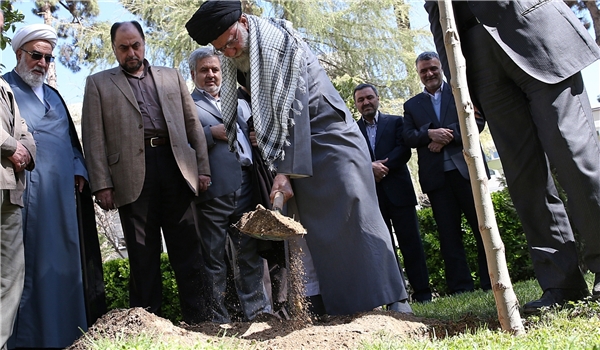 بمناسبة أسبوع المصادر الطبيعية قائد الثورة الإسلامية يدعو للحفاظ على الغابات ومنع سوء استغلالها