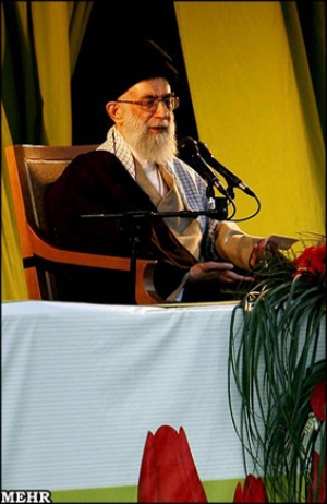 القائد يعزي بوفاة فولادوند