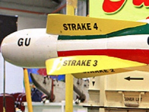 مسؤول عسكري يعلن انتاج الجيل الثاني لقنبلة (قاصد) الذكية