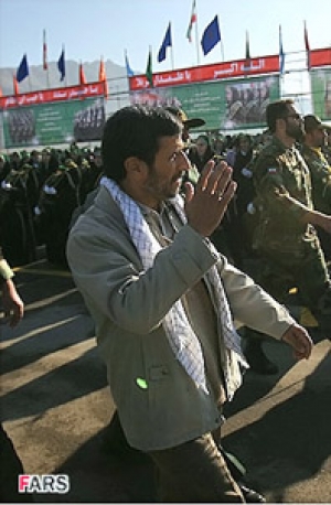 أحمدي نجاد: قوى الاستكبار تواجه اليوم مأزقا خانقا وتتجه صوب الانهيار