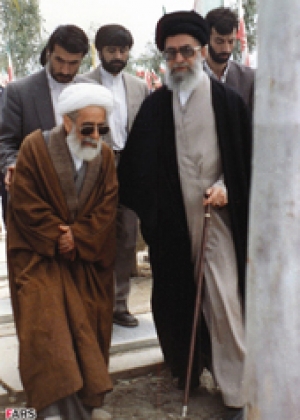 القائد يعزي بوفاة حجة الإسلام الشيخ غلام حسين جمي