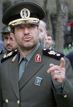 وزير الدفاع مصطفى نجار: على أمريكا ان تسحب قواتها من منطقتنا