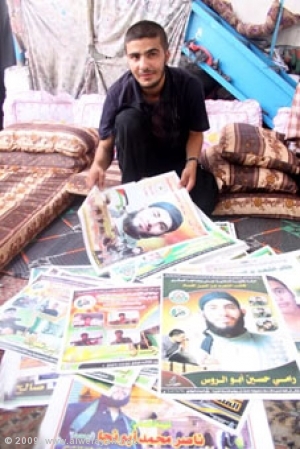 شاب فلسطيني يحفظ أسماء 4000 شهيد وتاريخ حياتهم