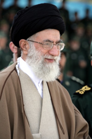 الإمام الخامنئي يعين قائداً جديداً لمقر خاتم الأنبياء (ص) للدفاع الجوي