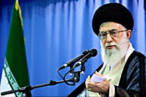 الإمام الخامنئي: الإساءة للقرآن الكريم تهدف لتمرير سياسة الترهيب من الإسلام