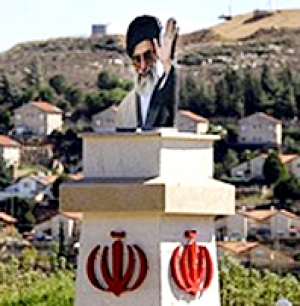 جنوبيو لبنان ينصبون تمثال قائد الثورة الإسلامية على حدود فلسطين المحتلة