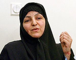 زوجة الشهيد شهرياري تطالب وكالة الطاقة بإدانة عمليات اغتيال العلماء