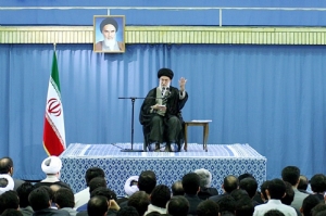 شذرات من كلام ولي أمر المسلمين حول أساليب الاستكبار ضد النهضة الإسلامية 