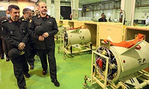 وزير الدفاع الإيراني العميد وحيدي يدشن 21 منظومة للمشاريع البحثية الالكترونية والبصرية