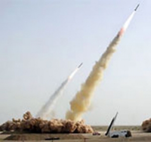 الجيش الايراني يجري مناورات عسكرية يوم الاثنين