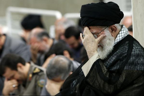 قائد الثورة الإسلامية يقيم مراسم العزاء في ذكرى استشهاد الإمام أمير المؤمنين عليه السلام