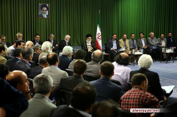 الإمام الخامنئي: يجب الاهتمام بأدب الصمود أمام الاستكبار