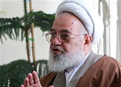 عضو مجلس خبراء القيادة في إيران: سماحة الإمام الخامنئي بسلوكه الأبوي والحكيم يقرب الشرائح الاجتماعية