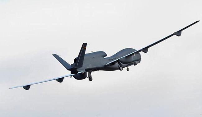 إيران تعمل على تصنيع طائرة حربية بدون طيار