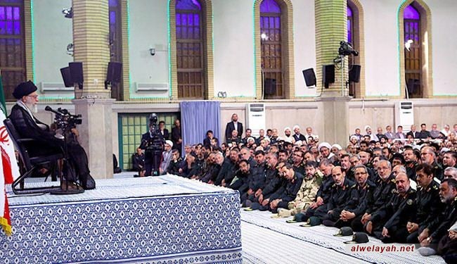 الإمام الخامنئي: نرفض السلاح النووي انطلاقا من مبادئنا