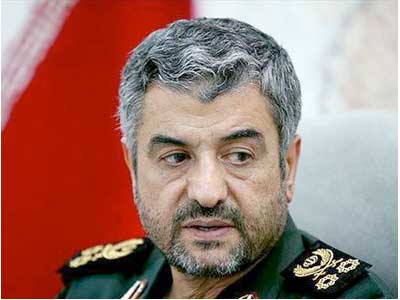 قائد الحرس الثوري الإيراني يكشف عن إنتاج طائرة بدون طيار قاذفة إستراتيجية