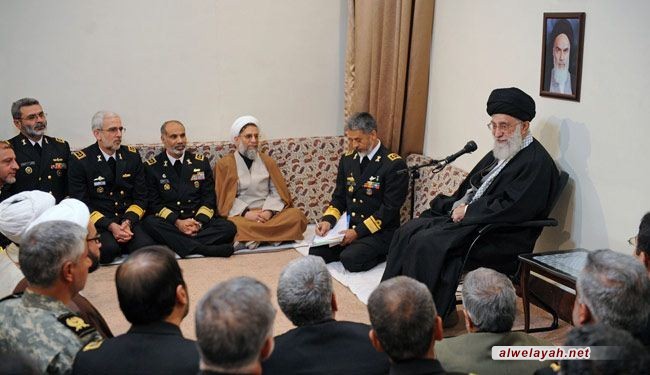 الإمام الخامنئي يدعو لإعداد قوة عسكرية بحرية تليق بإيران