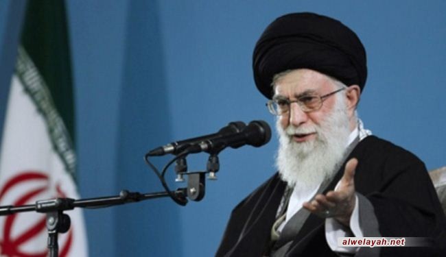 الإمام الخامنئي: الحرية في إطار الإسلام هي التي ستنقذ المسلمين