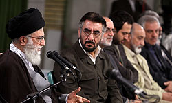 قائد الثورة الإسلامية يعزي المخرج الإيراني سلحشور بوفاة والدته